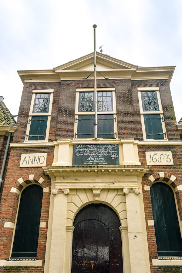Entrance of one of the hofjes in Leiden, Jan Pesijnshof. Read about the best things to do in Leiden! #travel #holland #leiden #hofje #nederland