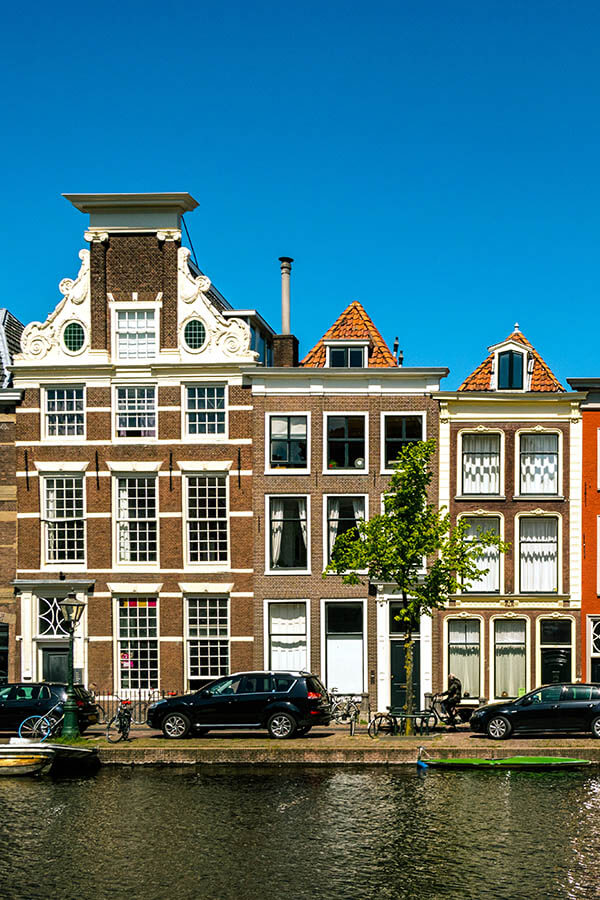 Beautiful canal houses in Leiden. Relaxing along the canals of Leiden is something that you must do! #leiden #holland #netherlands #nederland #travel