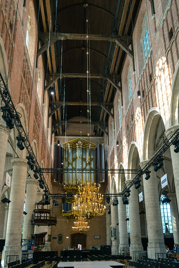 Schöner Blick auf die Pieterskerk.  Diese historische Kirche in Leiden war die Kulisse für den Miniaturisten! #Reisen #Leiden #Holland #Kirchen #Geschichte