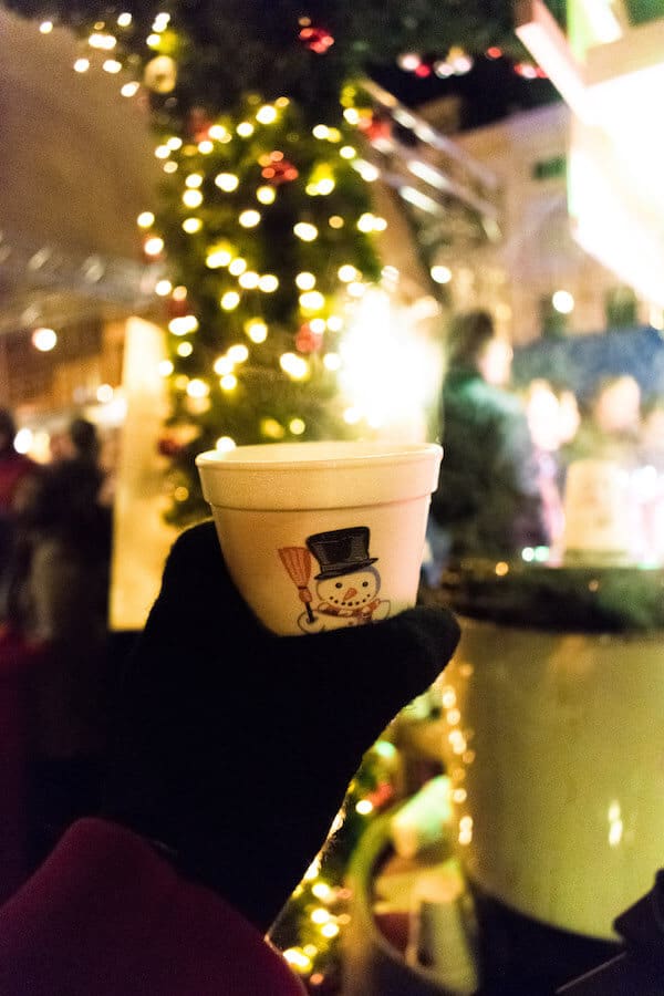 Gluhwein at the Leiden floating Christmas Market.  This beautiful Christmas market floats in the middle of the canals of Leiden! #travel #leiden #kerst #holland #netherlands