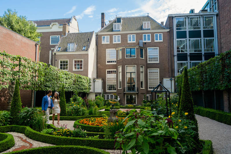 Photo of museum Willet-Holthuysen in Amsterdam. This off the beaten path museum is a must for history lovers looking for non-touristy things to do in Amsterdam. Don't miss these secret spots in Amsterdam! #elopement