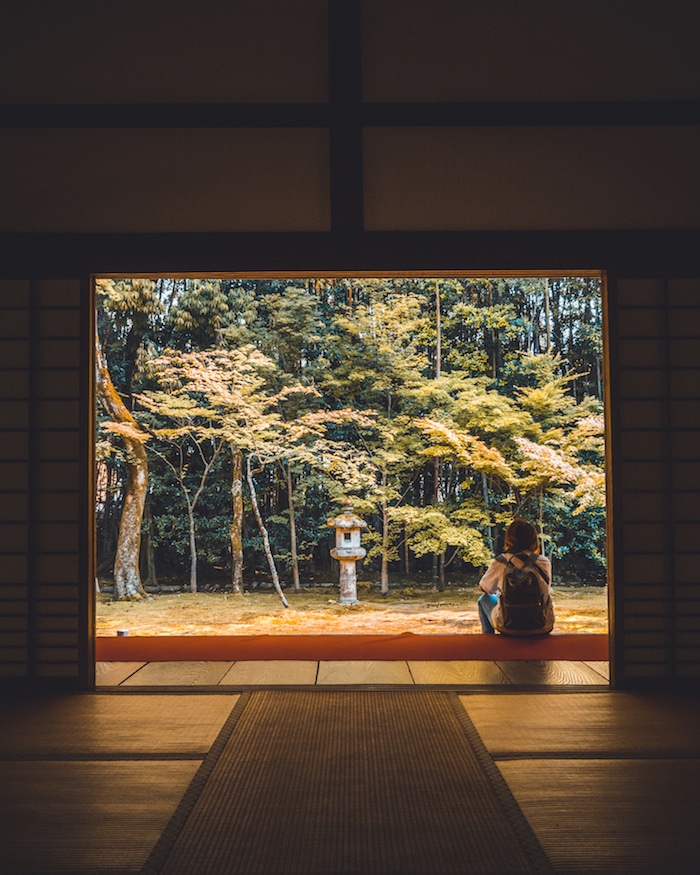 Foto eines Mädchens in der Nähe des Koto-in-Tempels in Kyoto, einem der schönsten Tempel in Kyoto. #Reisen #Asien #Japan #Kyoto