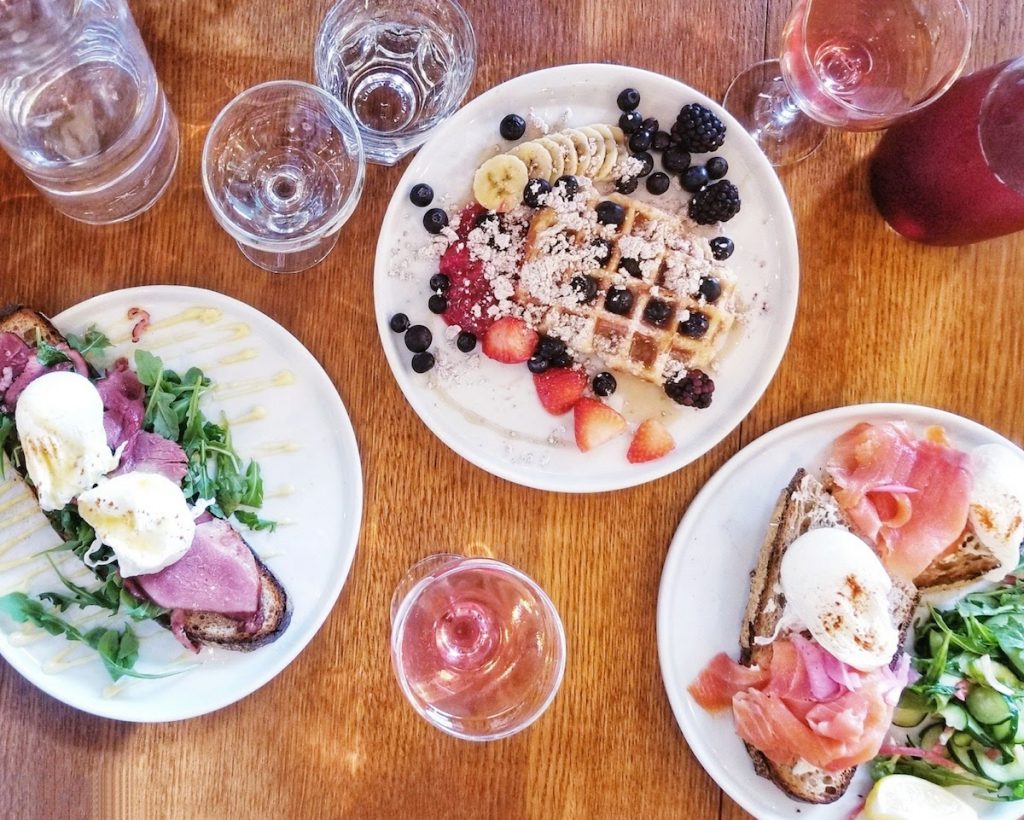 Manhattan Brunch at Citizens of Chelsea, one of the best brunch places in Manhattan. Read your insider guide to brunch in NYC written by New Yorkers. #travel #NYC #brunch #NewYorkCity #USA