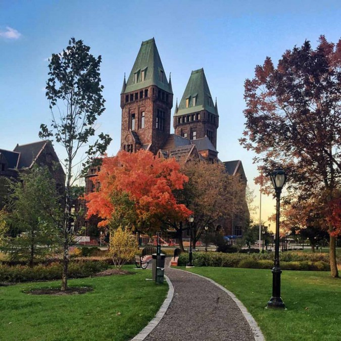 Foto von Ed Healy, verwendet mit Genehmigung von Visit Buffalo Niagara. Foto vom H.H. Richardson Complex, dem ehemaligen Buffalo Asylum. #buffalo