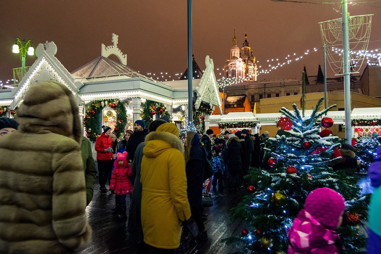 The beautifully decorated Red Square Christmas market in Moscow, Russia.  This beautiful Russian Christmas market is worth exploring!