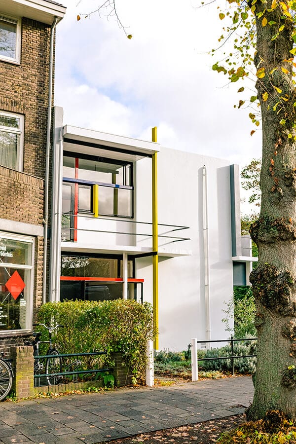 The stunning exterior of the UNESCO protected Rietveld Schröderhuis in Utrecht, the Netherlands.  This house is the symbol of De Stijl, an Dutch architecture and design revolution! #travel #netherlands #design #architecture #interiordesign