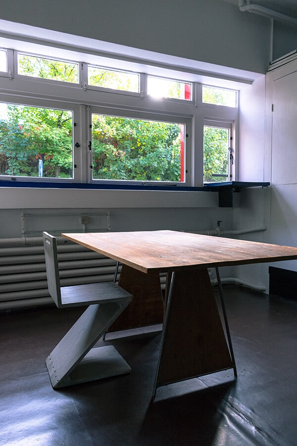 The famous ZigZag chair designed by  Rietveld within the Rietveld Schröderhuis kitchen with a table in De Stijl! #design #furniture #interiordesign 