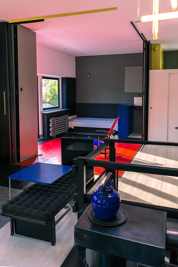 The beautiful 1st floor within the interior of the rietveld schröderhuis, one of the architectural icons of de stijl.  This beautiful house is a must-see for architectural lovers in the Netherlands! #architecture #destijl #interiordesign #design 