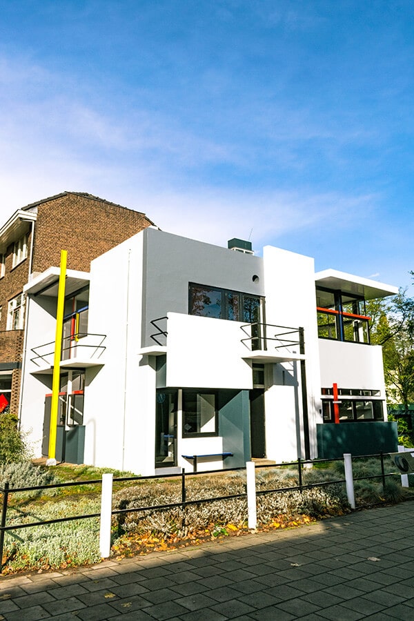 The beautiful Exterior of the Rietveld Schröderhuis, one of the most iconic buildings of De Stijl. This UNESCO protected building is famous for its innovative interior designs and architecture! #interiordesign #architecture #nederland #destijl #design