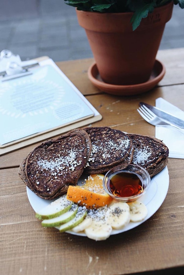 Delicious vegan pancakes at Beter & Leuk, a vegan breakfast and lunch spot in Amsterdam. #travel #vegan #amsterdam 