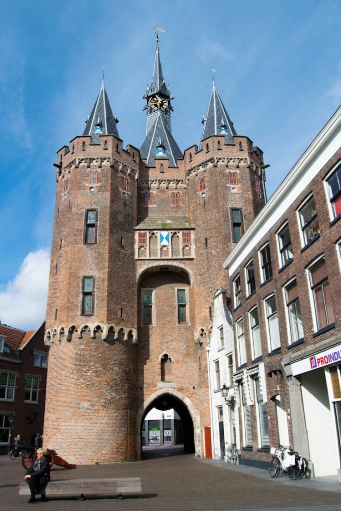 Photo of Sassenpoort gate in Zwolle, the Netherlands. This rijksmonument is one of the best things to see in Zwolle. #Zwolle #Netherlands #Nederland 